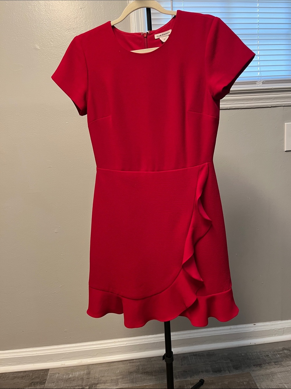Club Monaco Red Ruffle Hem Short Sleeve Dress